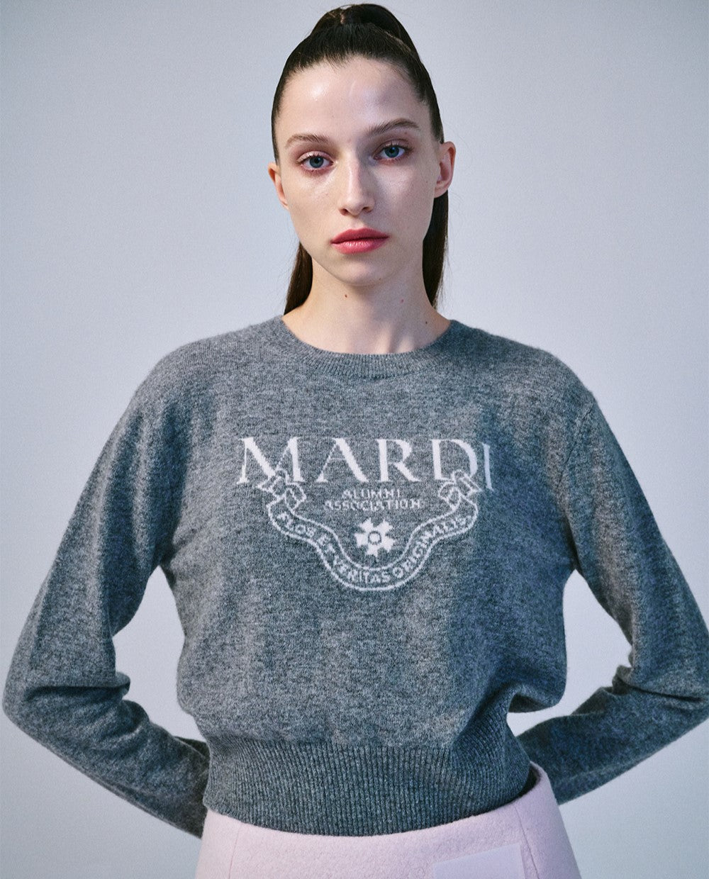 Mardi Mercredi โข Cashmere Cropped Crew Neck Alumni Classique (Grey White)