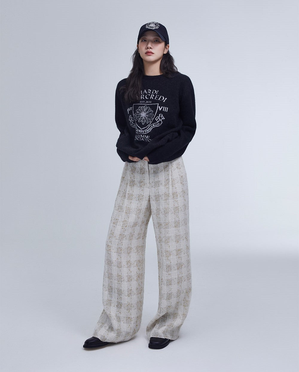 Mardi Mercredi โข Cashmere Blended Pullover Alumni Emblem (Black Ivory)