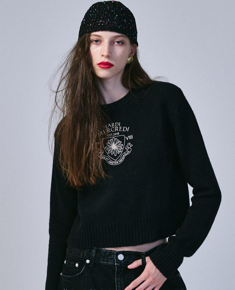 Mardi Mercredi โข Cashmere Cropped Pullover Alumni Small Emblem (Black Beige)