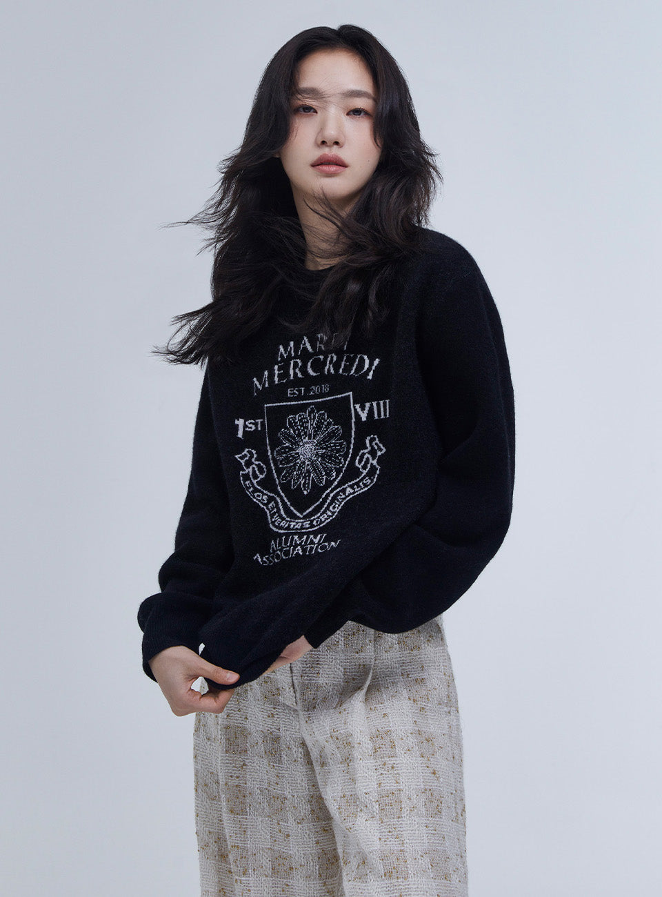 Mardi Mercredi โข Cashmere Blended Pullover Alumni Emblem (Black Ivory)