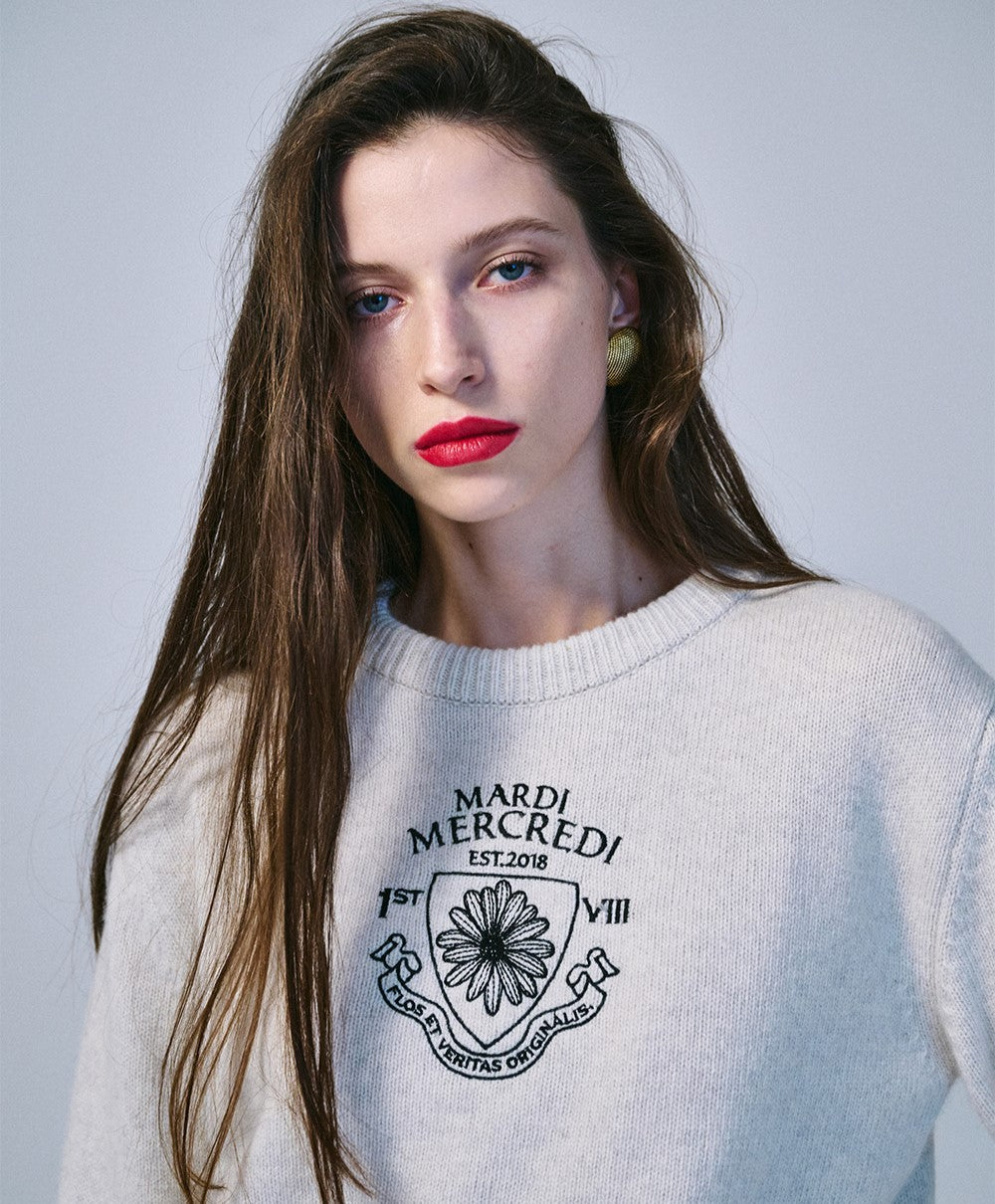 Mardi Mercredi โข Cashmere Cropped Pullover Alumni Small Emblem (White Black)