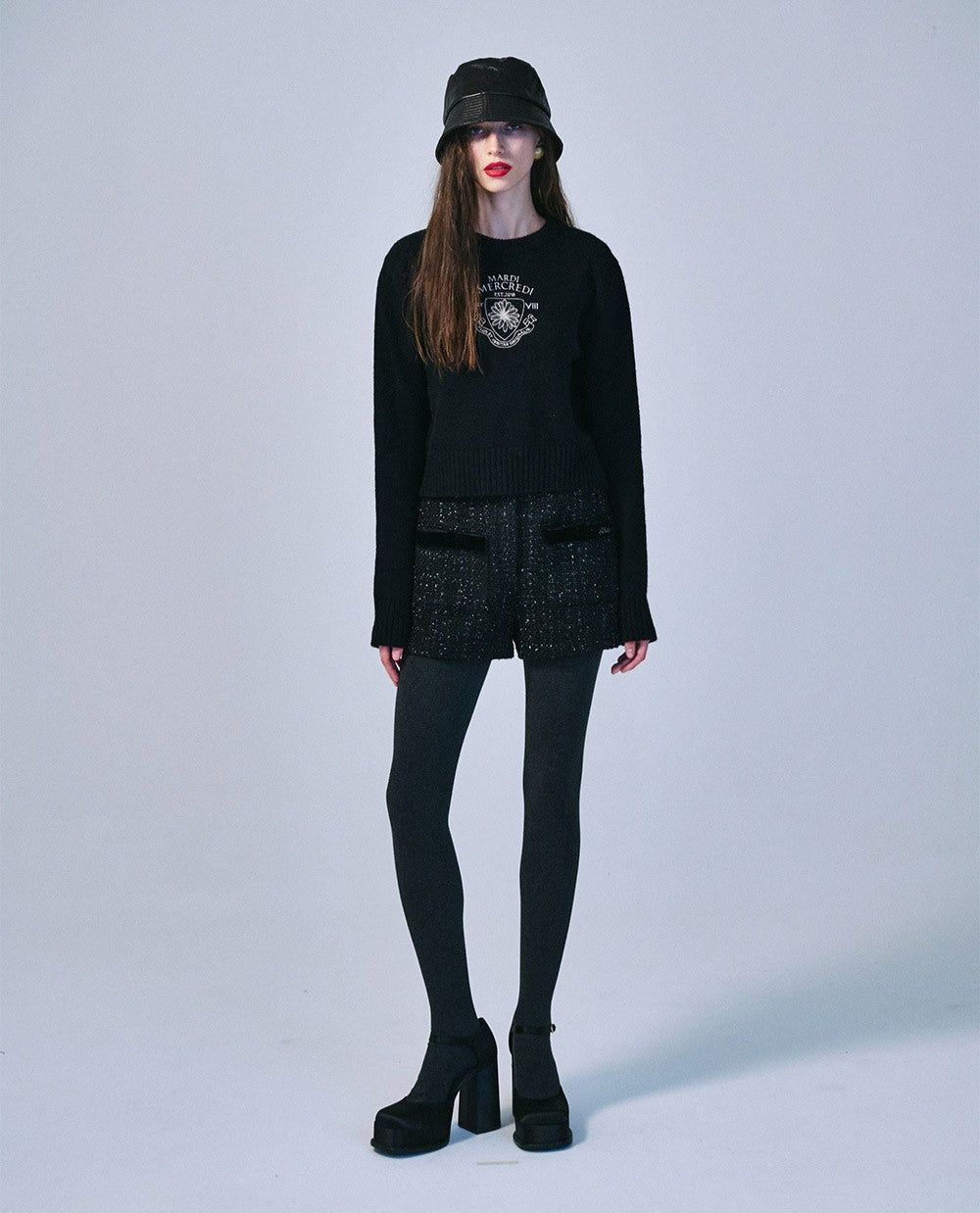 Mardi Mercredi โข Cashmere Cropped Pullover Alumni Small Emblem (Black Beige)