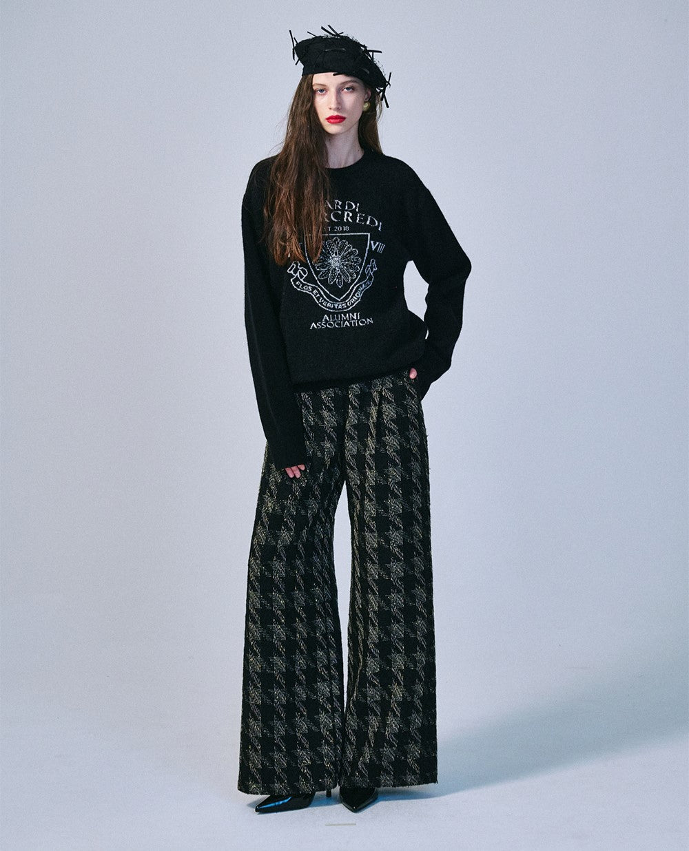 Mardi Mercredi โข Cashmere Blended Pullover Alumni Emblem (Black Ivory)