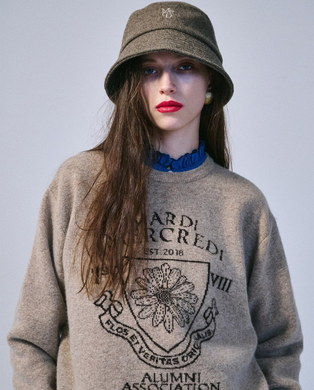 Mardi Mercredi โข Cashmere Blended Pullover Alumni Emblem (Linen Brown)