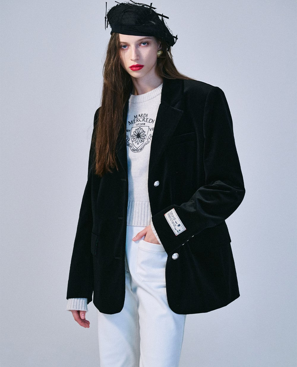 Mardi Mercredi โข Cashmere Cropped Pullover Alumni Small Emblem (White Black)