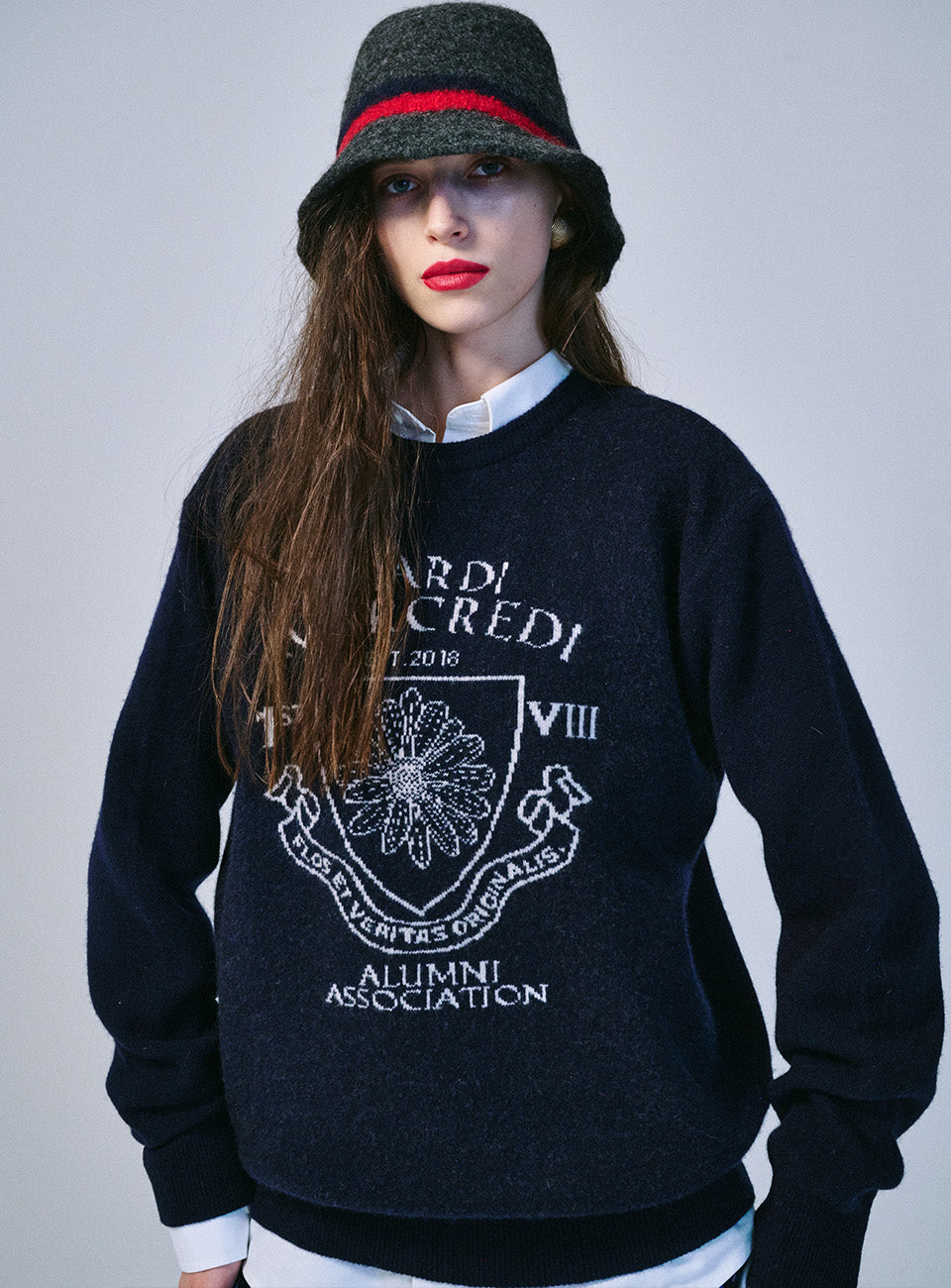 Mardi Mercredi โข Cashmere Blended Pullover Alumni Emblem (Navy Ivory)