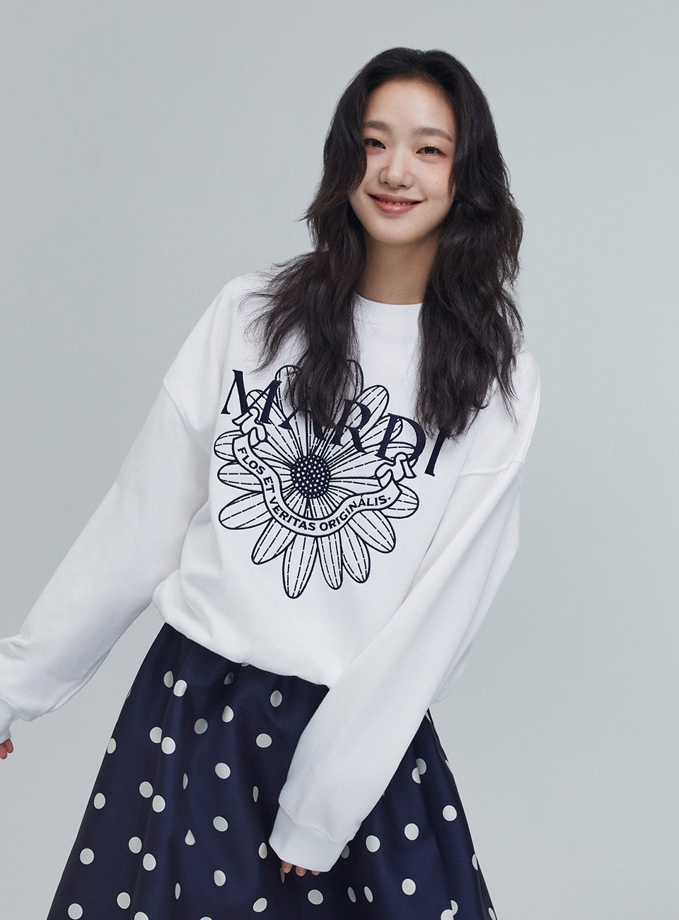 Mardi Mercredi โข Sweatshirt FlowerMardi Alumni Needlework (White Navy)