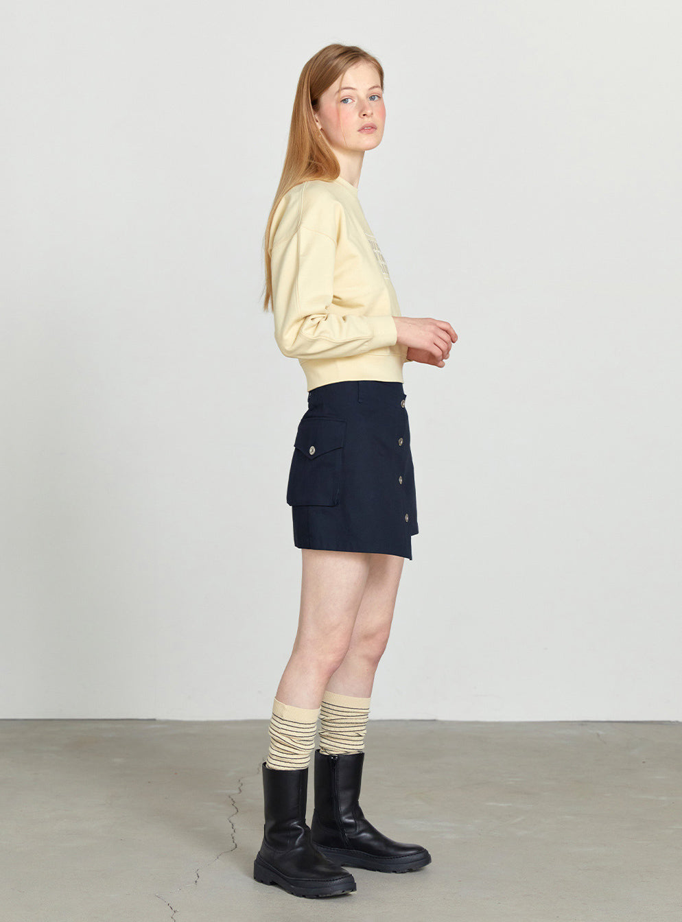Marithe Francois Girbaud โข W Classic Logo Crop Sweatshirt (Light Yellow)