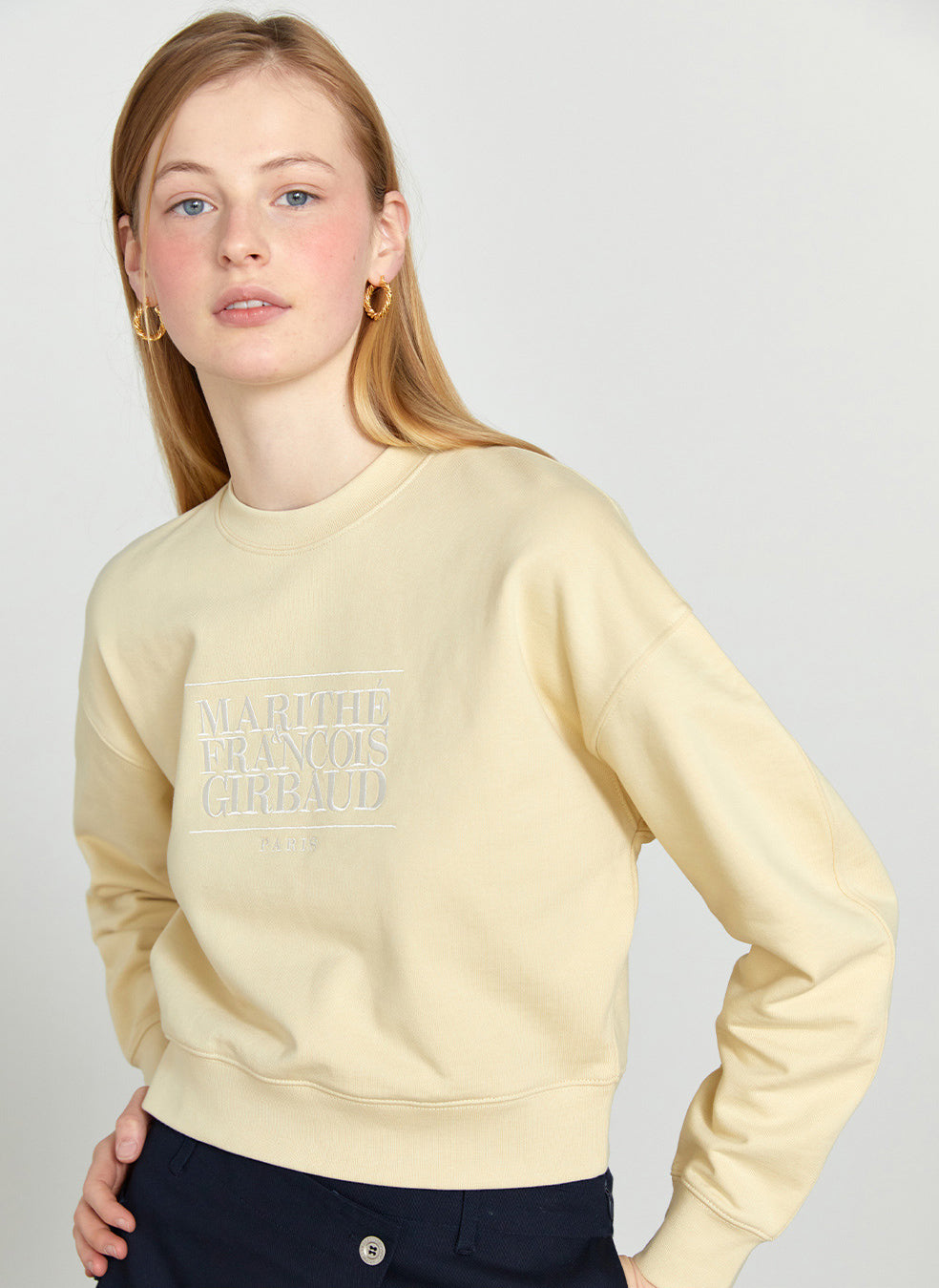 Marithe Francois Girbaud โข W Classic Logo Crop Sweatshirt (Light Yellow)