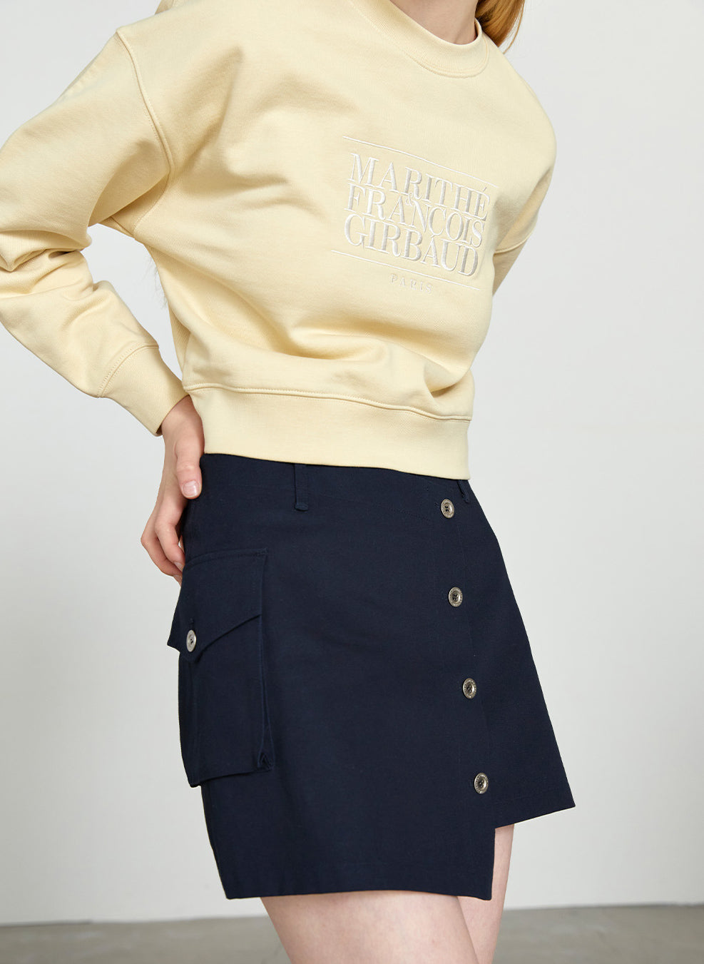 Marithe Francois Girbaud โข W Classic Logo Crop Sweatshirt (Light Yellow)