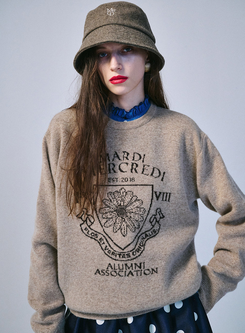Mardi Mercredi โข Cashmere Blended Pullover Alumni Emblem (Linen Brown)