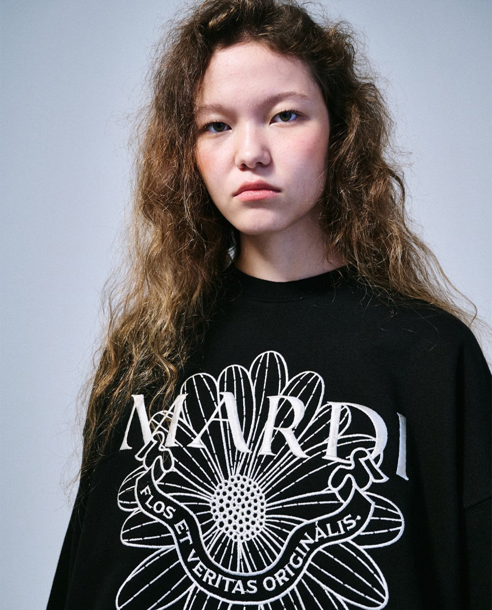 Mardi Mercredi • Sweatshirt FlowerMardi Alumni Needlework (Black Ivory)